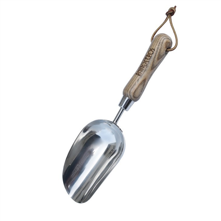 Scoop gairdín cruach dhosmálta