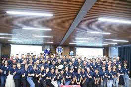 srónbheannach Scoil Ghnó a Bhunú chun Tuilleadh Buanna Fiontraíochta a Thraenáil