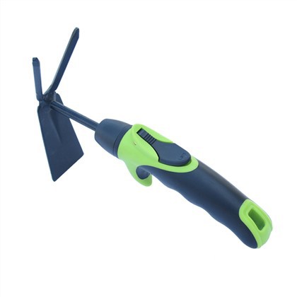 Saothraí Hoe Weeding