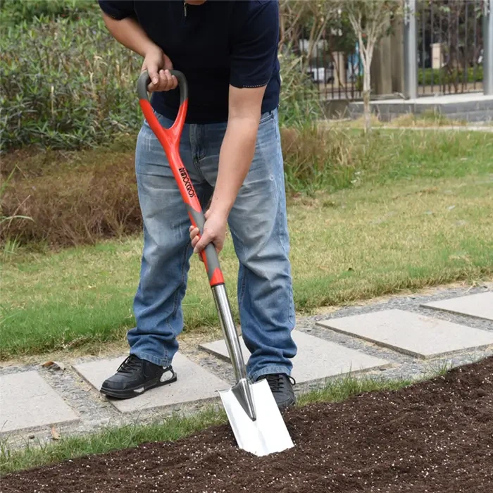 Dhosmálta vs Carbóin: Roghnú Uirlisí Gairdín