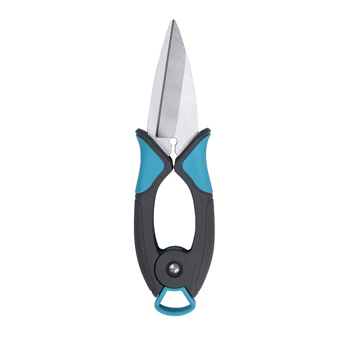 Snips sciúrtha ag bearradh